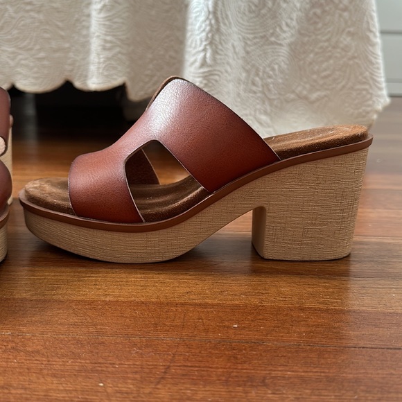 Pierre Dumas faux wood H clog heels - Picture 3 of 4